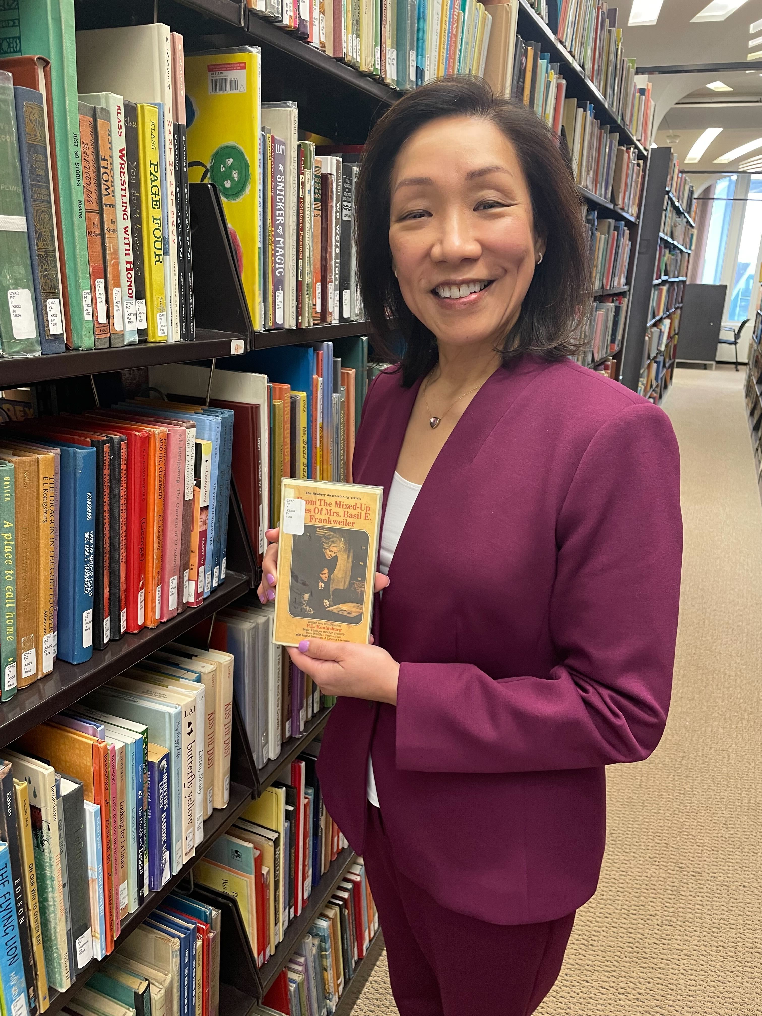 Provost Kim shows off From the Mixed-Up Files of Mrs. Basil E. Frankweiler