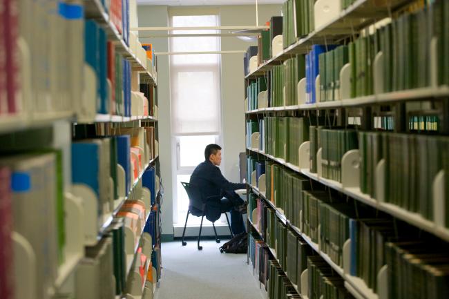 Student studies in the Science Library